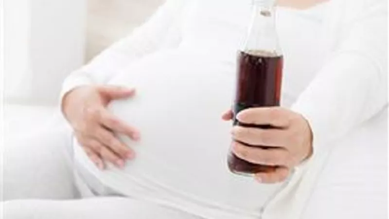 دراسة .. المشروبات المحلاة أثناء الحمل تزيد خطر إصابة الأطفال بالسمنة