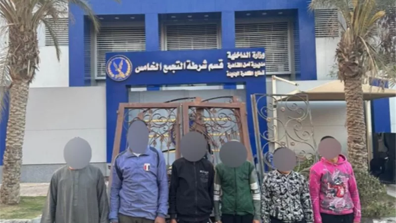 الفيديو كشفهم.. ضبط تشكيل عصابي تخصص فى سرقة الأبواب الحديدية بالقاهرة