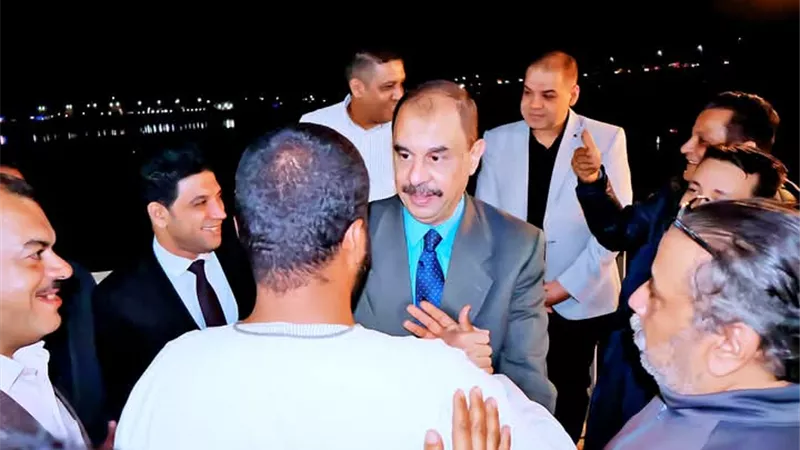 محافظ سوهاج يتفقد نموذج لعربة حضارية لخدمة المواطنين بالكورنيش الغربي