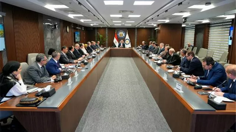 وزير البترول يوجه 