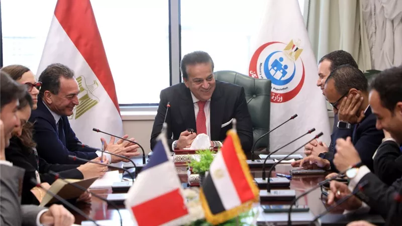 وزير الصحة يبحث مع سفير فرنسا لدى مصر تعزيز سبل التعاون المشترك