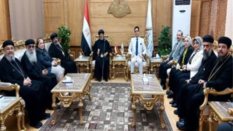 رئيس جامعةبنها يستقبل الأنبا مرقص والأنبا نوفير للتهنئة بعيدالفطر