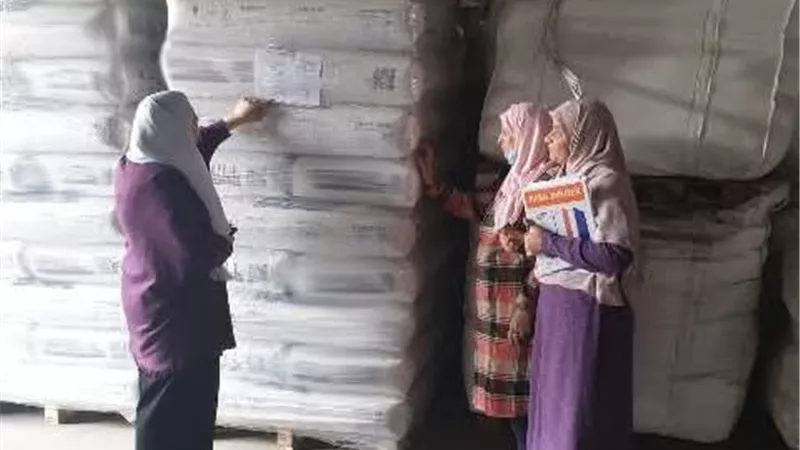 ضبط 15 طن مواد خام مستخدمة لتصنيع البويات مجهولة المصدر بالشرقية