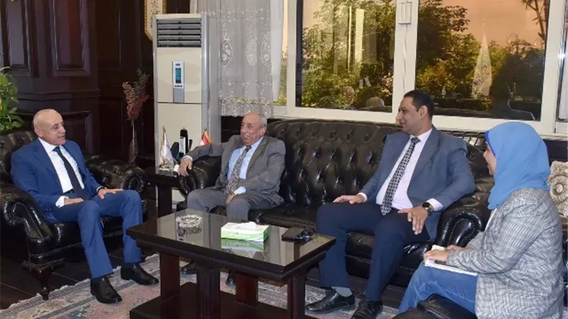 محافظ الأقصر يستقبل النقيب العام لمهندسى مصر
