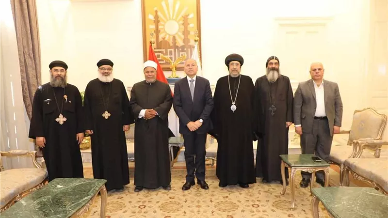 محافظ القاهرة يستقبل وفد بيت العائلة المصرية لتقديم التهنئة بعيد الفطر