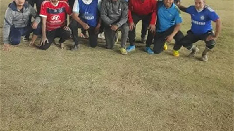 برشلونه يهزم الريال ويتوج بطلا لدورة نادي صحاري بأسوان