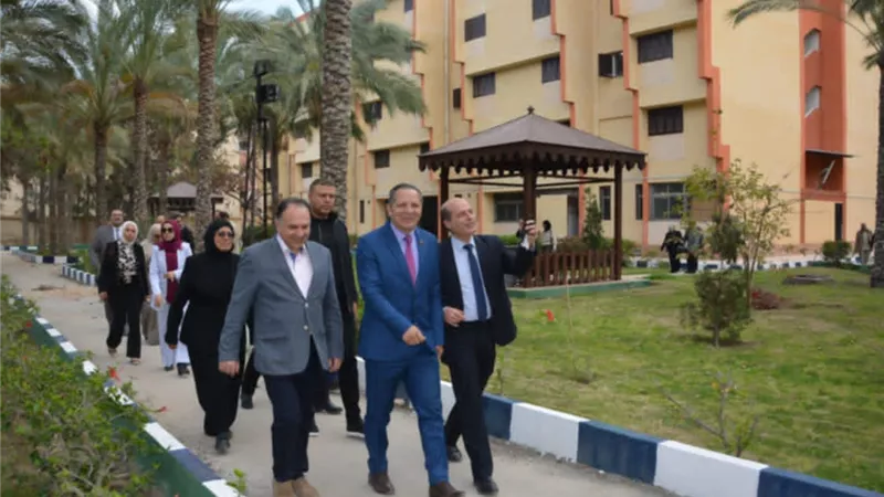 رئيس جامعة دمياط وعمداء الكليات يتفقدون مدينة الطالبات
