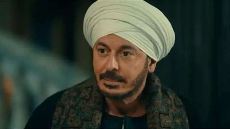 مصطفى شعبان يحتفل بمونتاج آخر حلقات «حكيم باشا» برفقة صناعه