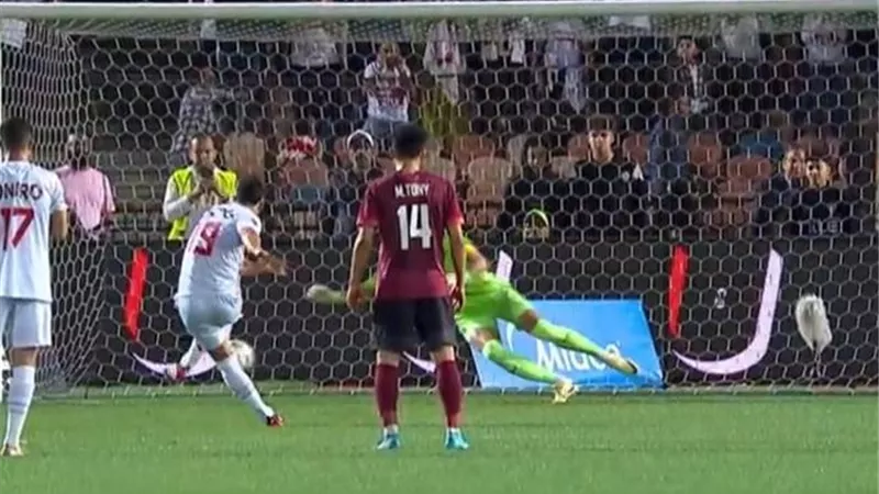 عبد الله السعيد يتقدم للزمالك على سيراميكا من ركلة جزاء
