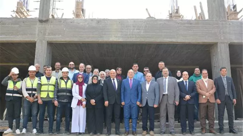 رئيس جامعة دمياط والعمداء يتفقدون المستشفى الجامعي