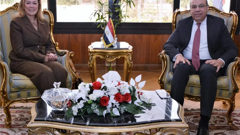 وزير الطيران يشيد بدور الأكاديمية الوطنية للتدريب في تأهيل الكوادر البشرية