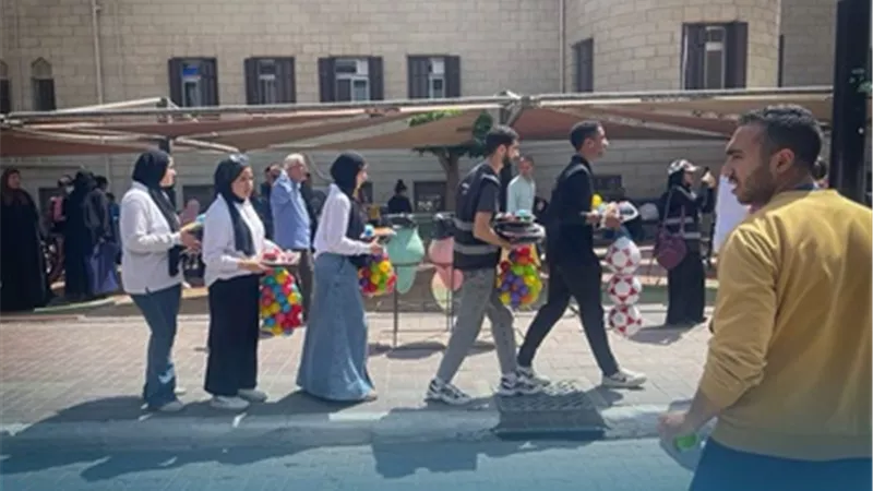 طلاب من اجل مصر بجامعة عين شمس في زيارة لمستشفي الأطفال بالدمرداش