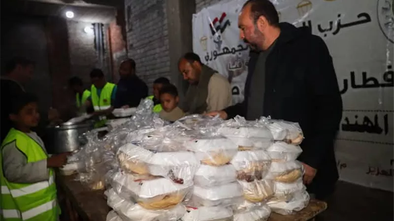 الشعب الجمهوري يواصل تنفيذ مبادرةإفطار 10000 صائم بقنا