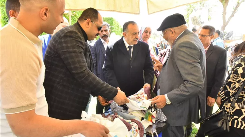 توزيع 2000 شنطة ملابس جاهزة للأيتام والأسر الأولى بالرعاية بأسيوط