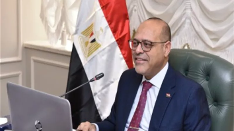 وزير العمل يعلن عن وظائف بالامارت برواتب تصل إلى 2000 درهم