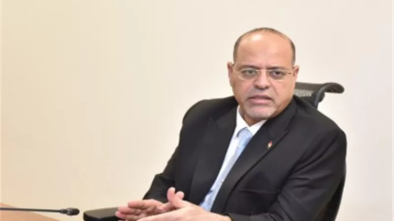 وزير العمل يعلن عن 300 وظيفة مهنية بالامارات براتب 1800 درهم