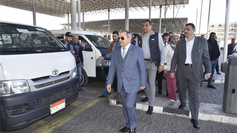 محافظ بورسعيد يشدد على سائقى الأقاليم عدم استغلال الركاب فى العيد