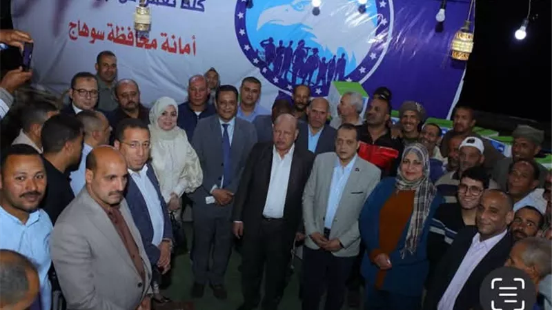 أمانة قطاع الأعمال بمستقبل وطن سوهاج تنظم إفطارا لعمال النظافة
