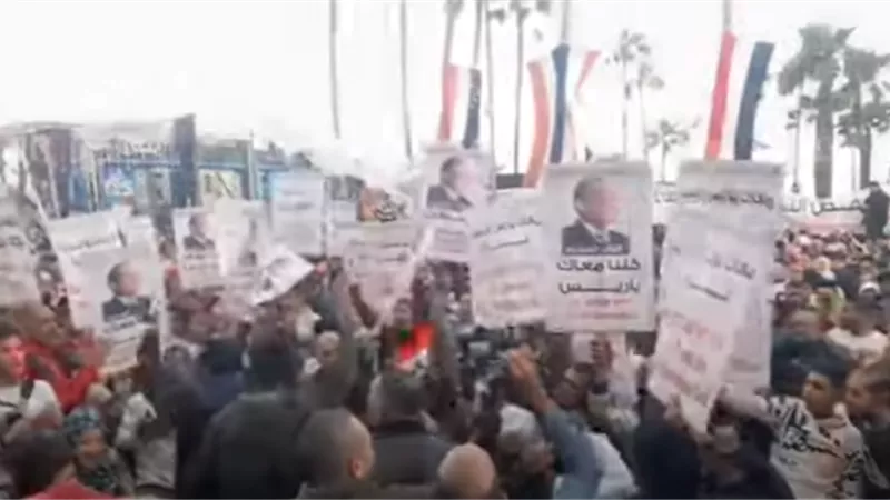من باب شرق بالأسكندرية.. المواطنون للرئيس: كلنا معاك
