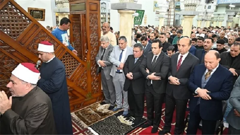 محافظ البحيرة تستقبل المصلين وتهنئهم بعيد الفطر المبارك