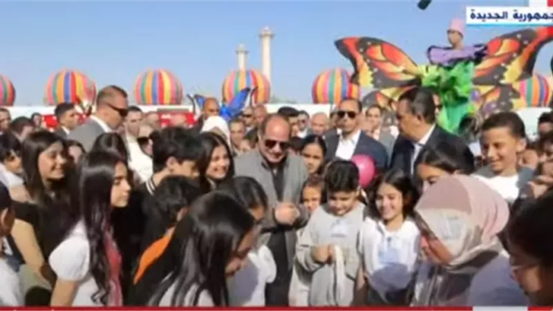 الرئيس يحضر احتفالية عيد الفطر المبارك بحضور أبناء الشهداء
