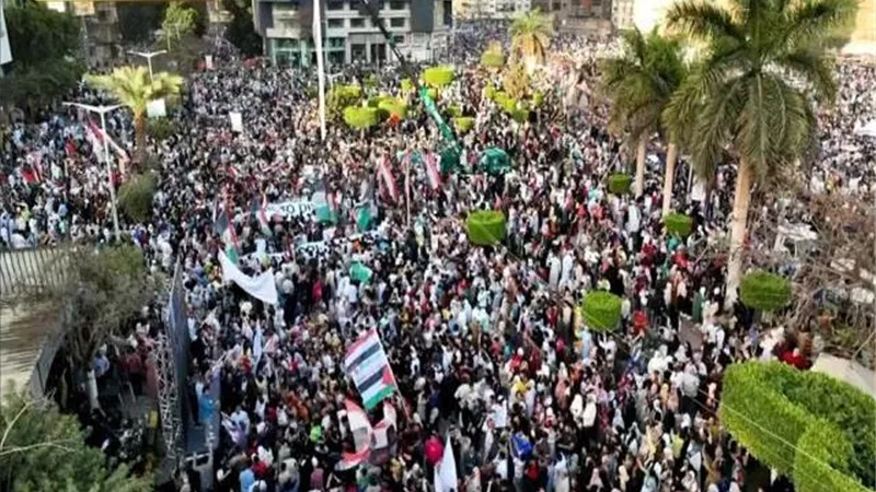الاستعلامات: حشود المصريين بعد صلاة العيد تؤكد أن مصر تتحرك ككيان واحد سيظل صلبا وثابتا