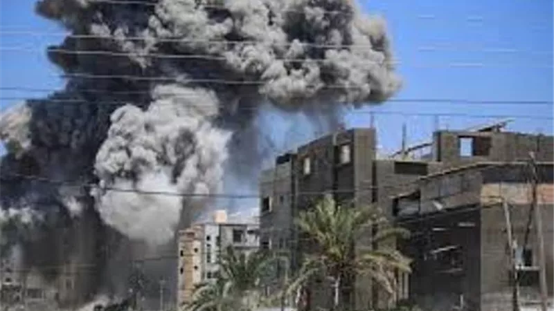 قتلى بقصف إسرائيلي وسط وشمال غزة