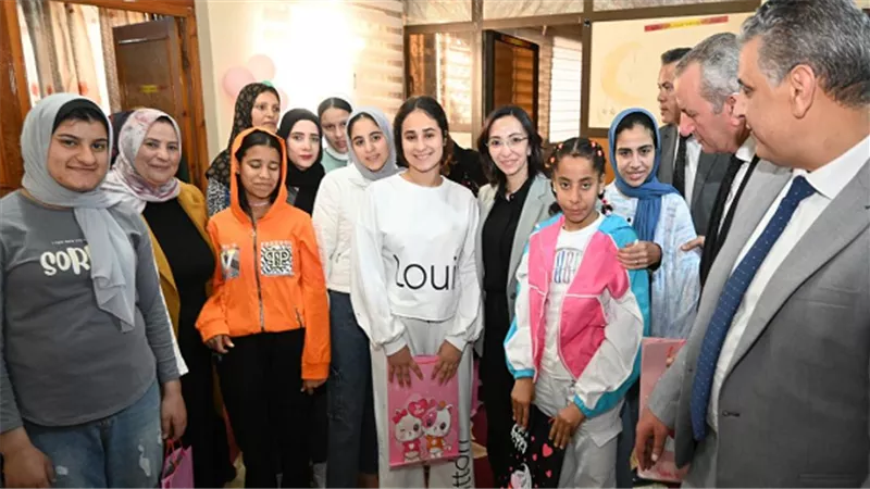 كعك العيد هدية محافظ البحيرة للايتام و المسنيين