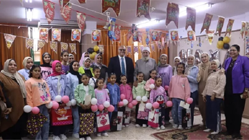 محافظ القليوبية يقدم التهنئة والهدايا للأيتام والمسنين في أول أيام عيد الفطر