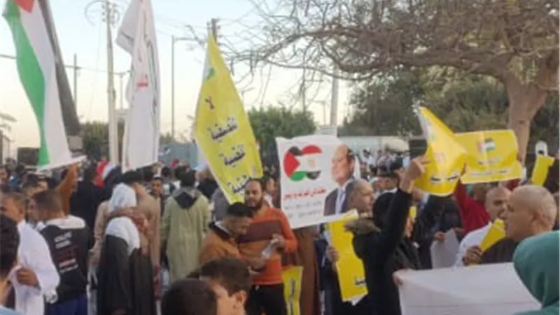 أهالي القليوبية ينظمون وقفة تضامنية لمناصرة الشعب الفلسطينى