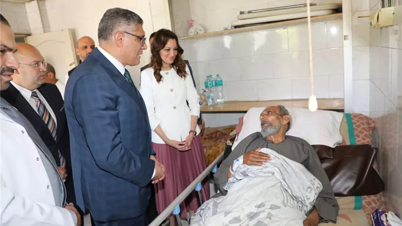 محافظ الجيزة يزوى مستشفى إمبابة العام