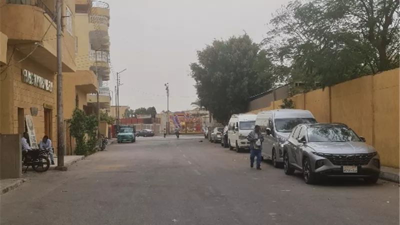 عاصفة ترابية فى عنان السماء تحجب أشعة الشمس فى بالأقصر