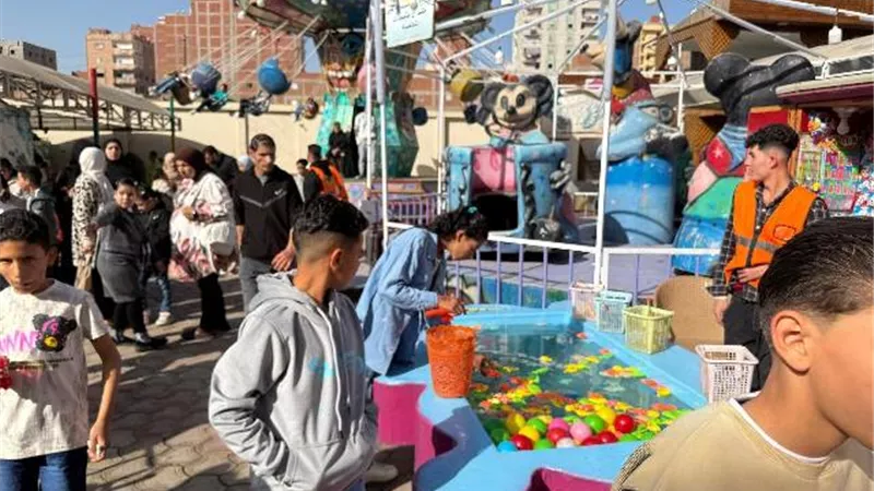 الالاف من البحاروة فى الحدائق و المتنزهات