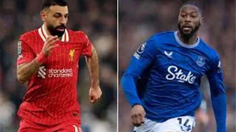 تعرف على معلق مباراة ليفربول وإيفرتون اليوم في الدوري الإنجليزي