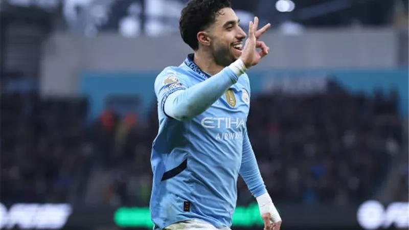 مرموش ينافس على جائزة مع مانشستر سيتي