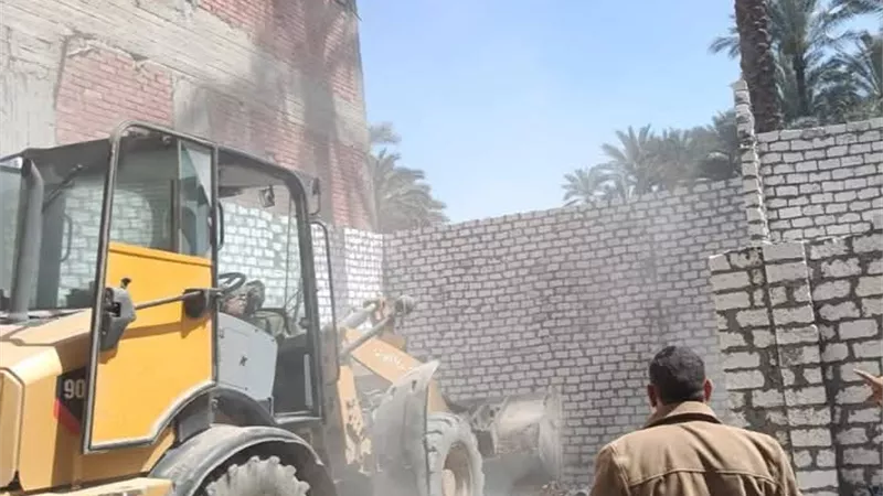 إزالة تعديات البناء علي الأراضي الزراعية بالشرقية