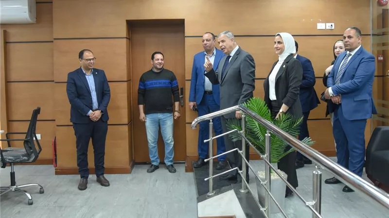 من داخل مركز السيطرة محافظ الاسكندرية يتابع اجواء احتفالات العيد