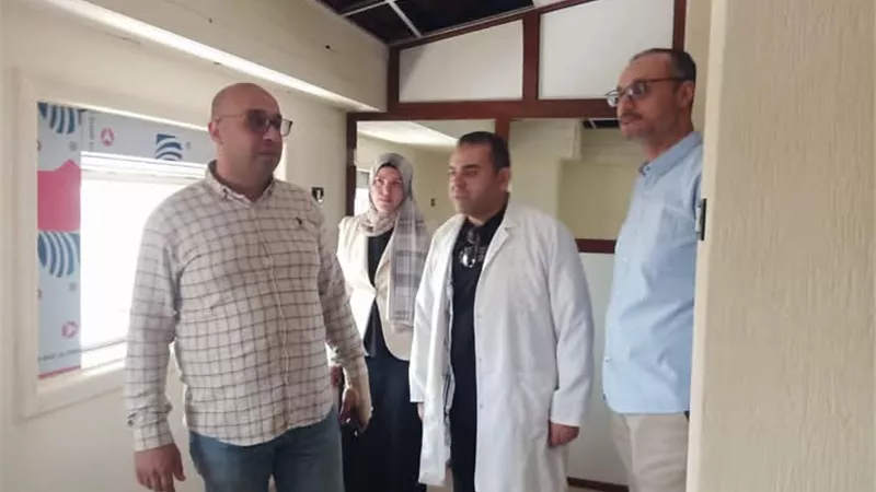 مدير صحة دمياط يفاجئ مستشفى رأس البر المركزى