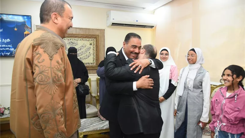 محافظ مطروح يستقبل فريق الأطفال ذوى الهمم بمكتبة مصر العامه