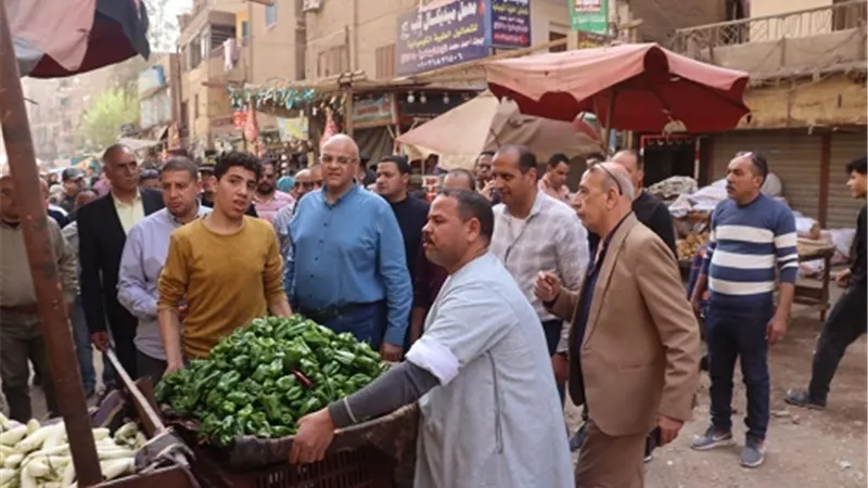 محافظ القليوبية يقود حملة لخفض أسعار الخضار والفاكهة بشبرا الخيمة