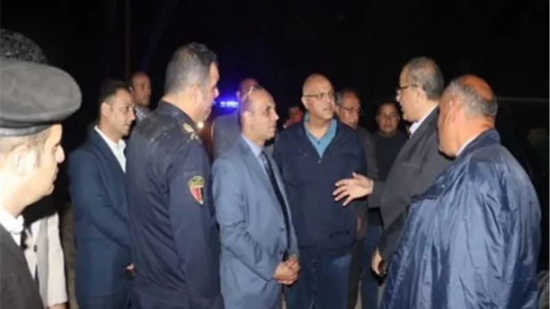 محافظ القليوبية يصل لموقع حريق نشب بقطعة ارض فضاء بالخانكة