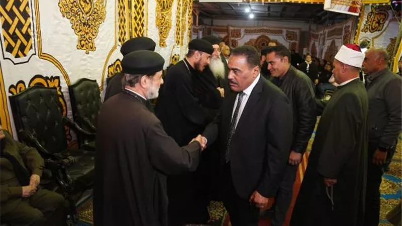 محافظ مطروح يقدم العزاء في نيافة الانبا باخوميوس مطران البحيرة