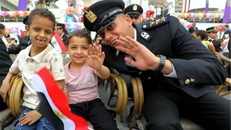 الداخلية تحتفل مع الأيتام بعيدهم..صور