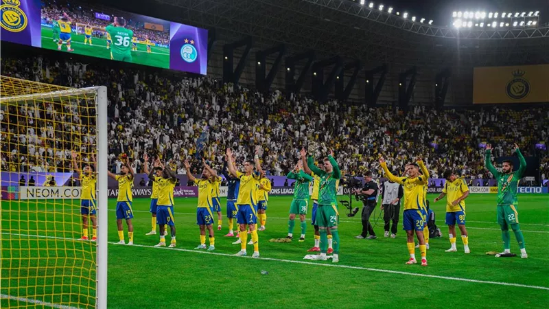 شاهد .. ثلاثية نصراوية فى شباك الهلال تحسم ديربى الرياض