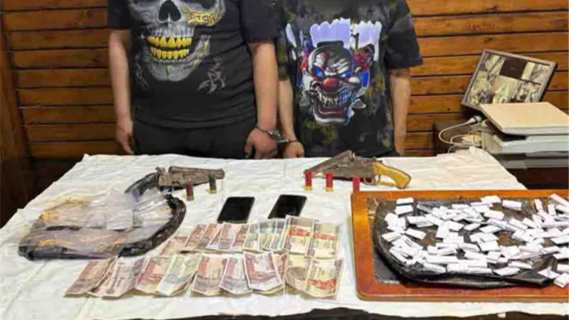 الفيديو فضحهم .. ضبط 3 أشخاص يتاجرون فى المخدرات بشبرا الخيمة