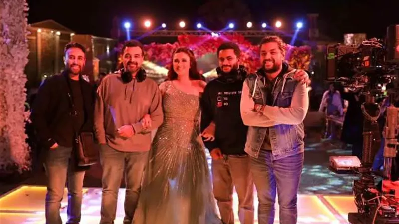 ياسمين عبد العزيز تخطف القلوب من كواليس 
