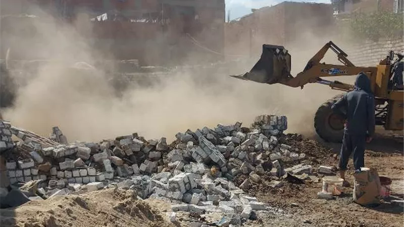 ازالة ٦٢ مخالفة بناء على أملاك الدولة والأراضي الزراعية بالجيزة