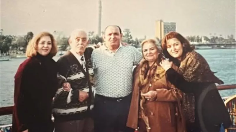 وفاة شقيق نهال عنبر الوحيد .. والفنانة تطلب الدعاء له