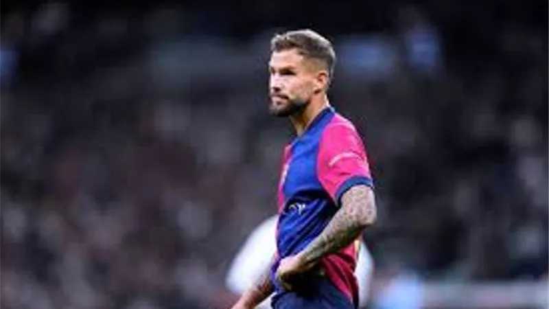 برشلونة يعلن رسميا غياب مدافعه عن مباراة ريال بيتيس