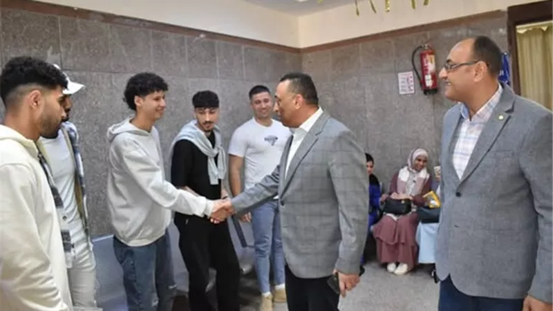 عميد اداب طنطا حرص علي التهنئة بعيد الفطر مع بدء الدراسة